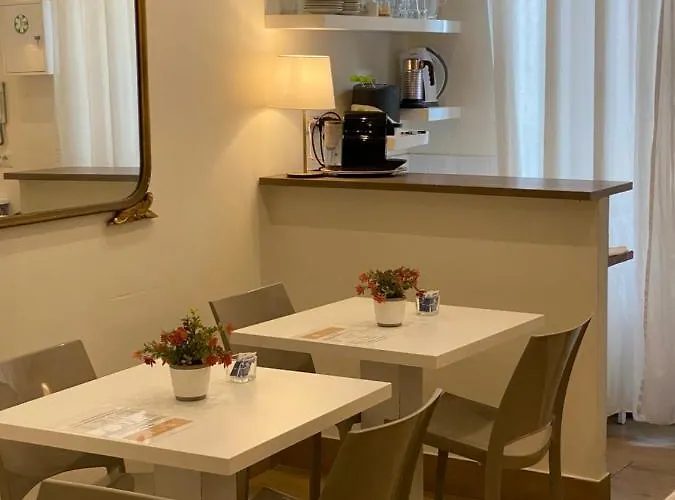 Art Atelier לינה וארוחת בוקר 3*