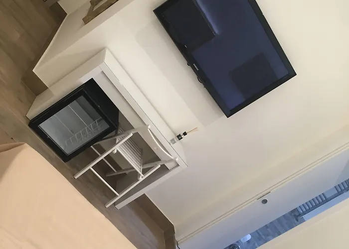 Art Atelier לינה וארוחת בוקר 3*