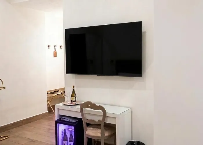 Art Atelier לינה וארוחת בוקר 3*